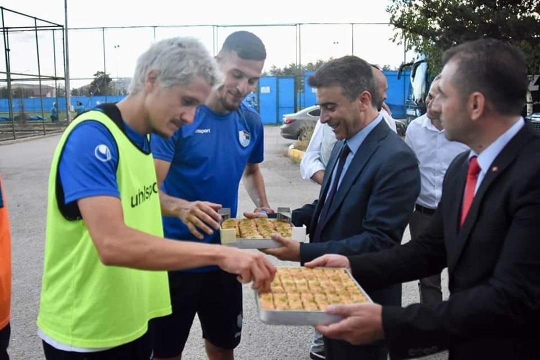 İl Sağlık M&uuml;d&uuml;r&uuml;nden BB Erzurumspor&rsquo;a moral ziyareti