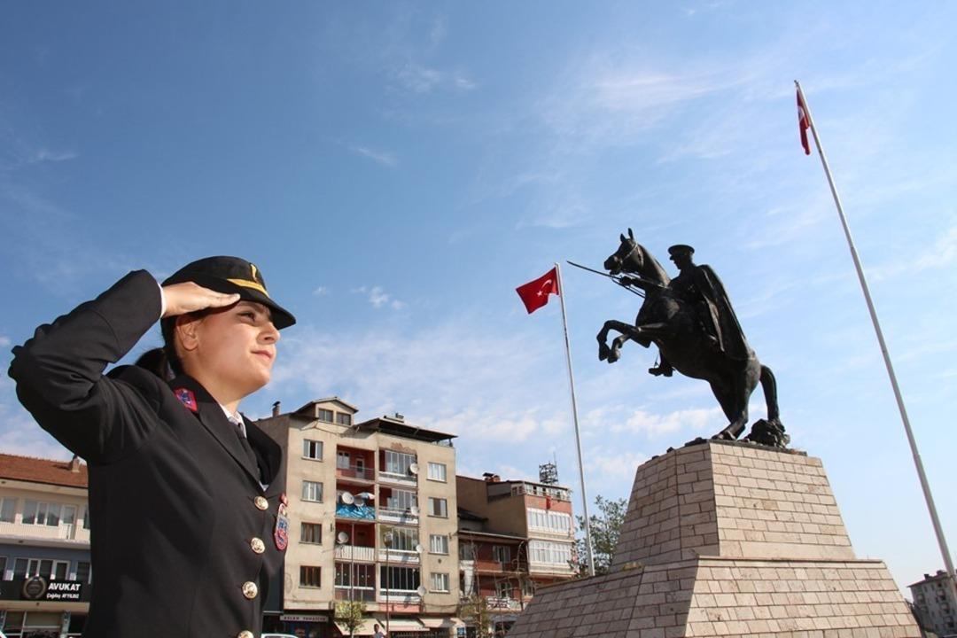 Oltu&rsquo;da Zafer Bayramı coşkusu