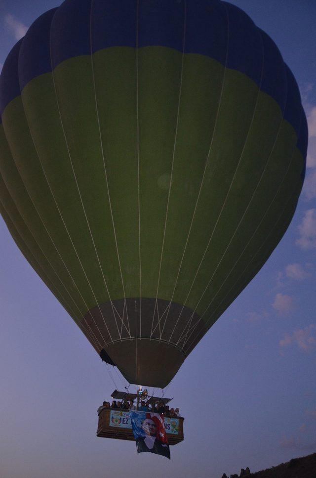 Sıcak hava balonu Atatürk posteriyle havalandı