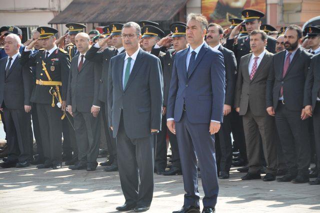 Bitlis ve Hakkari'de zafer bayramı törenle kutlandı