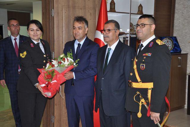 Bitlis ve Hakkari'de zafer bayramı törenle kutlandı