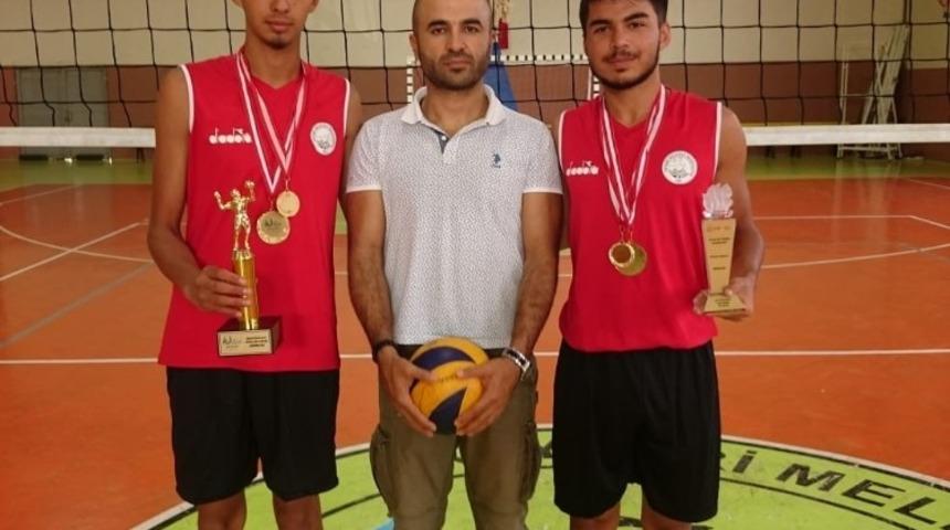 Play Voleybolu şampiyonları Melikgazi&rsquo;den