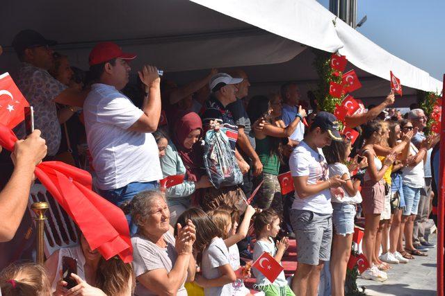 İzmir'de Zafer Bayramı coşkuyla kutlandı