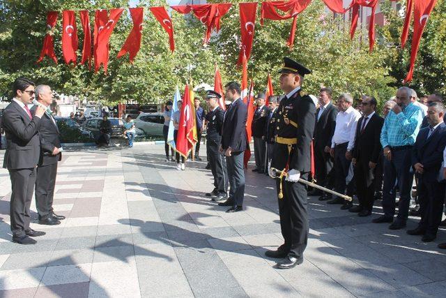 Zafer Bayramı törenlerle kutlandı