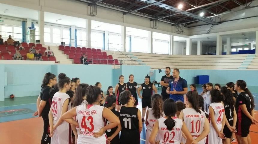 30 Ağustos Zafer Turnuvası&rsquo;nda dostluk kazandı