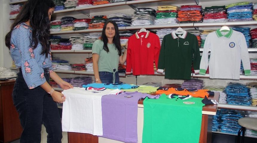 Okul kıyafetlerinde imalata gelen y&uuml;zde 40&rsquo;lık zam fiyatlara y&uuml;zde 15 olarak yansıdı