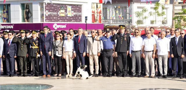 30 Ağustos Zafer Bayramı töreninde sokak köpeği sürprizi