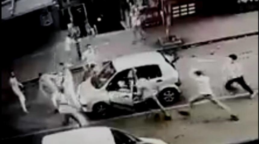 Samsun'da bıçaklı sopalı kavga kamerada