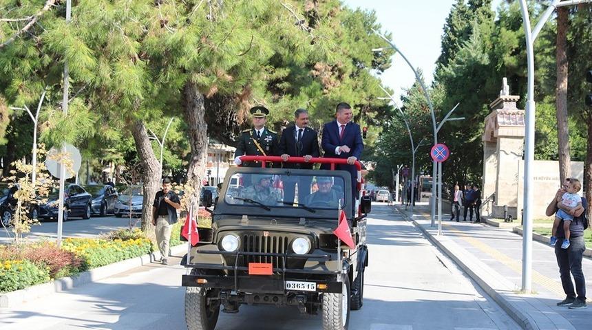 B&uuml;y&uuml;k Zafer&rsquo;in 97&rsquo;nci yıl d&ouml;n&uuml;m&uuml; &ccedil;oşkuyla kutlandı.