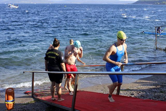 Zafer Bayramı'nda Çanakkale Boğazı'nda yüzme yarışması