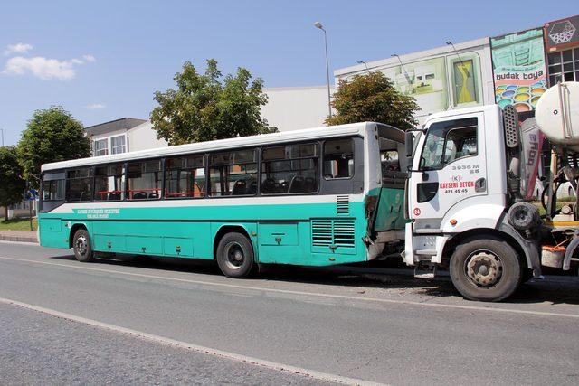 Beton mikseri, halk otobüsüne çarptı: 9 yaralı