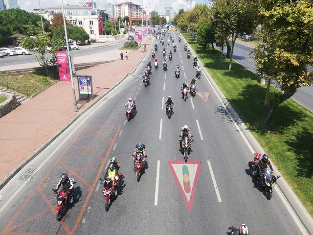 (Havadan fotoğraflarla) İstanbul'da motosiklet tutkunlarından Zafer Bayramı korteji