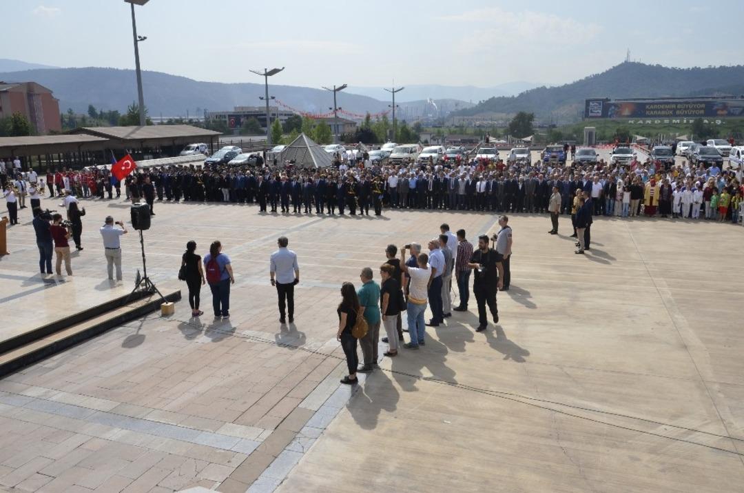 Karab&uuml;k&rsquo;te Zafer Bayramı kutlamaları