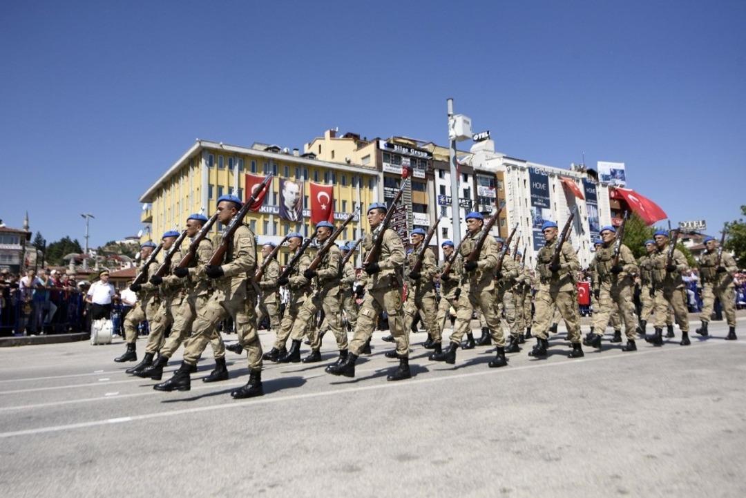30 Ağustos t&ouml;reninde komandonun şiiri duygulandırdı