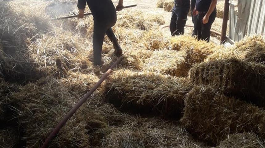 Dumanları erken fark eden k&ouml;yl&uuml; ve itfaiyenin hızı faciayı &ouml;nledi