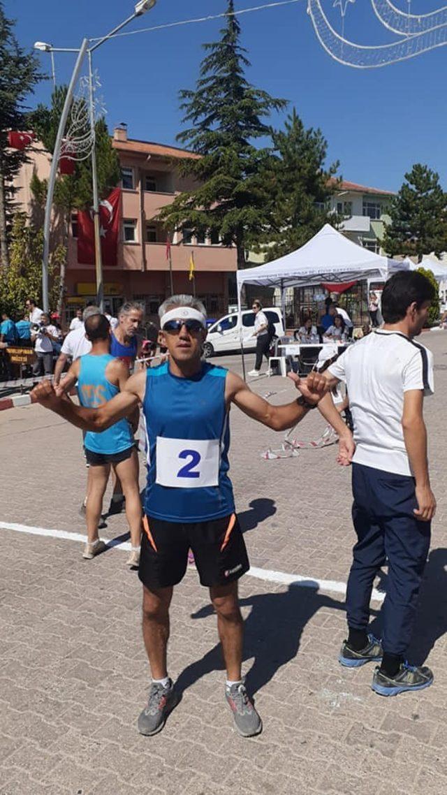 50 yaşındaki atlet Zafer Koşusu’nda birinci oldu
