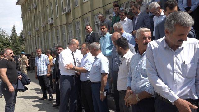 Kaymakam Dülgeroğlu, vatandaşlarla vedalaşarak ilçeden ayrıldı