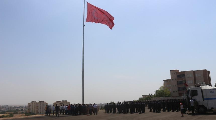 30 Ağustosta göndere Türk Bayrağı çekildi