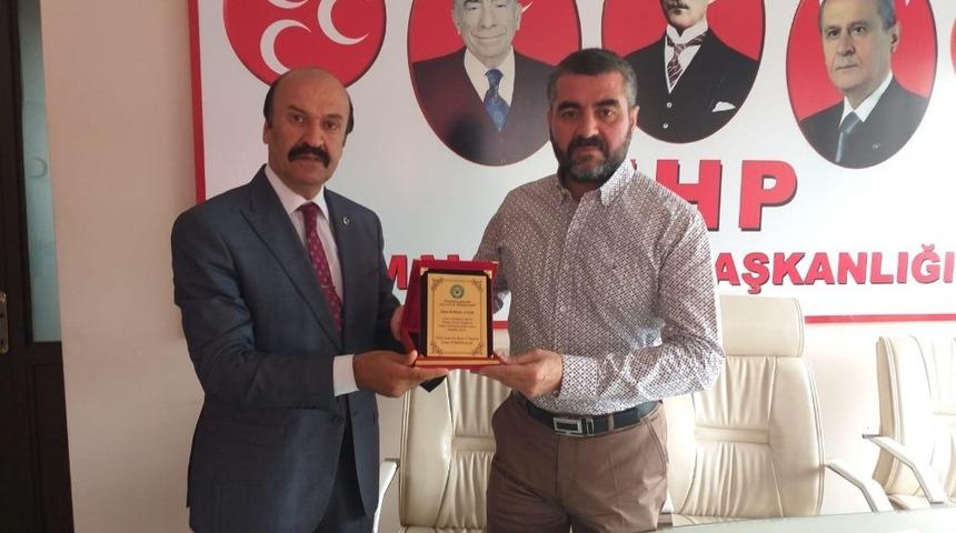 Kamu-Sen’den MHP’ye teşekkür plaketi