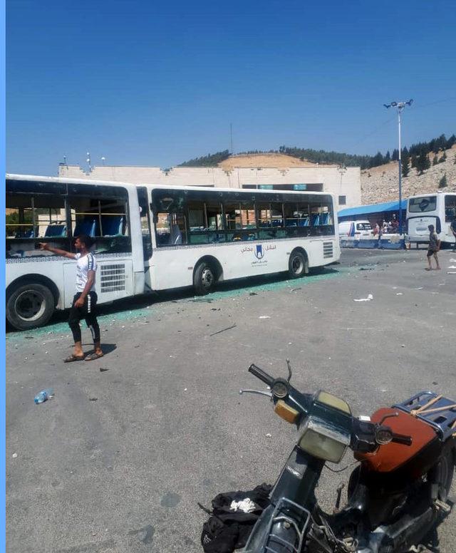 Türkiye sınırına yakın bölgelerde rejimin saldırılarını protesto ettiler