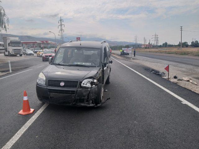 Sivas'ta iki hafif ticari araç çarpıştı: 9 yaralı