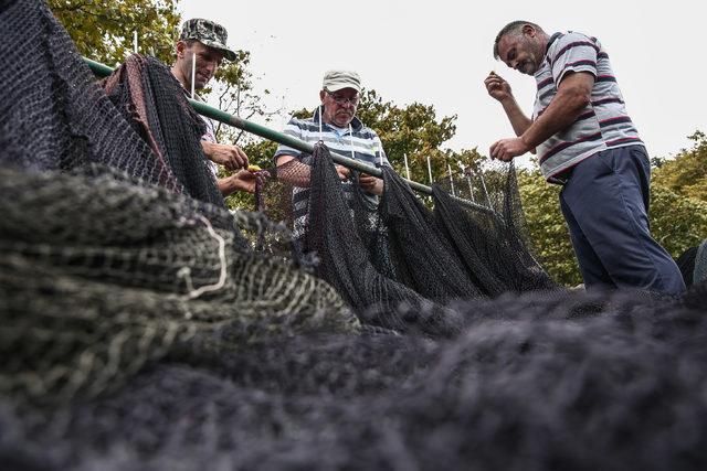 Av sezonunun başlamasına saatler kala balıkçılar son hazırlıklarını yapıyor