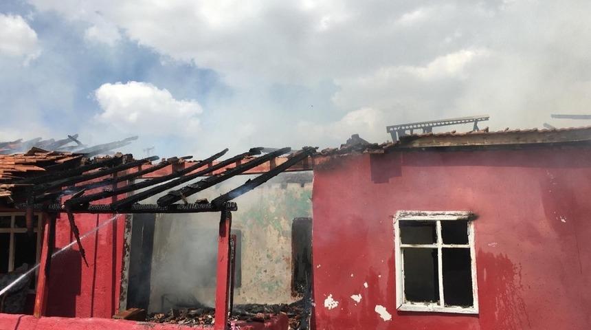 Konya&rsquo;da ev yangını