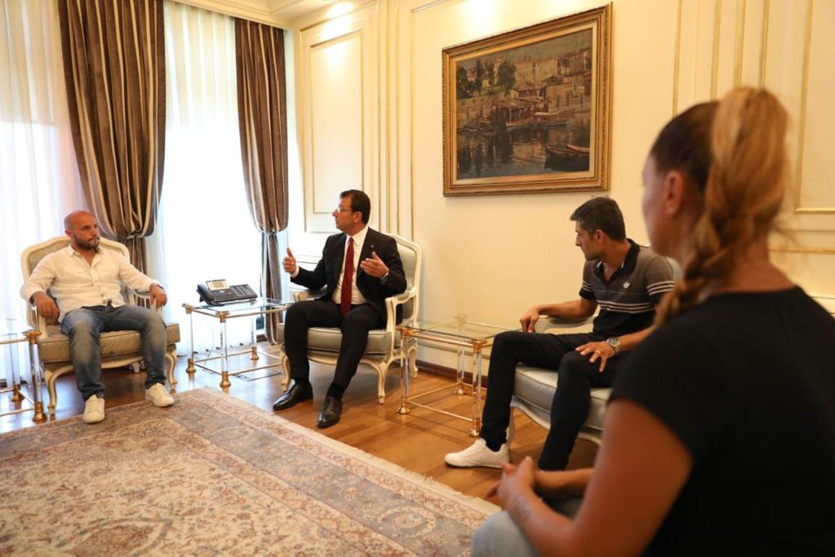 İmamoğlu, İBB'den &ccedil;ıkarılan personelle g&ouml;r&uuml;şt&uuml;