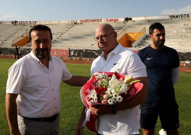 VGC’den Vanspor’lu futbolculara moral ziyareti