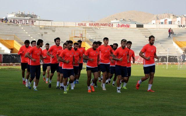 VGC’den Vanspor’lu futbolculara moral ziyareti