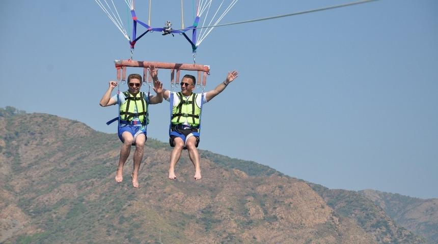 Engelliler vatandaşlar paraş&uuml;tle u&ccedil;manın keyfini yaşadı