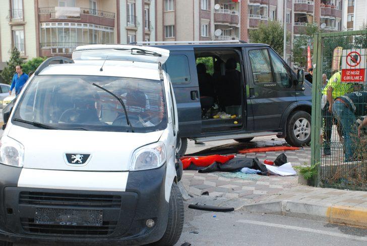 Anne ile kızının üzerine araç devrildi! Ölü ve yaralılar var G3