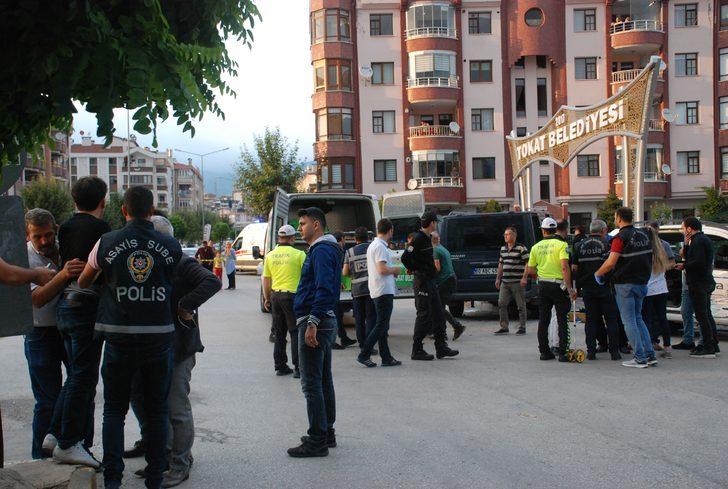 Anne ile kızının üzerine araç devrildi! Ölü ve yaralılar var G4