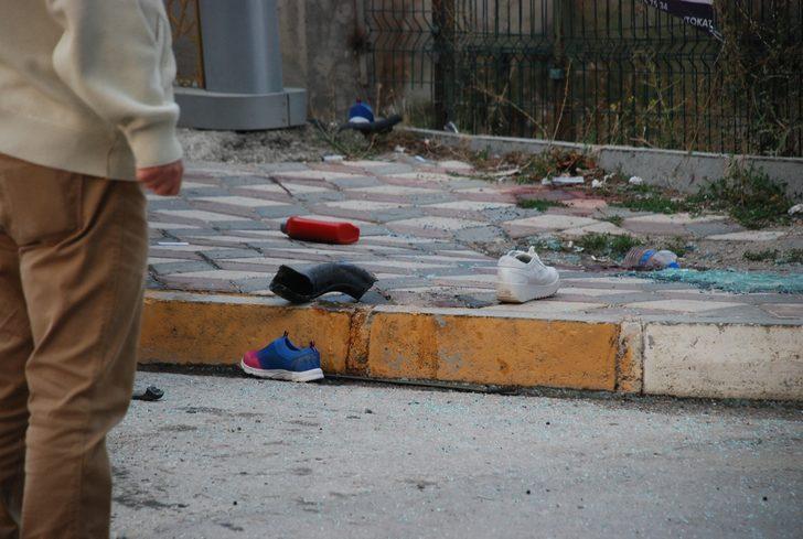 Anne ile kızının üzerine araç devrildi! Ölü ve yaralılar var G5