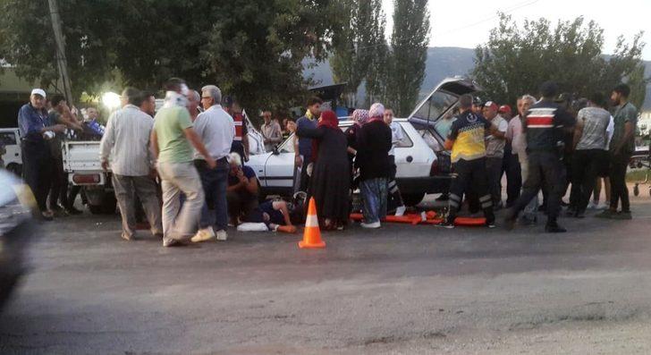 Otomobil ile kamyonet çarpıştı: 6 yaralı G3