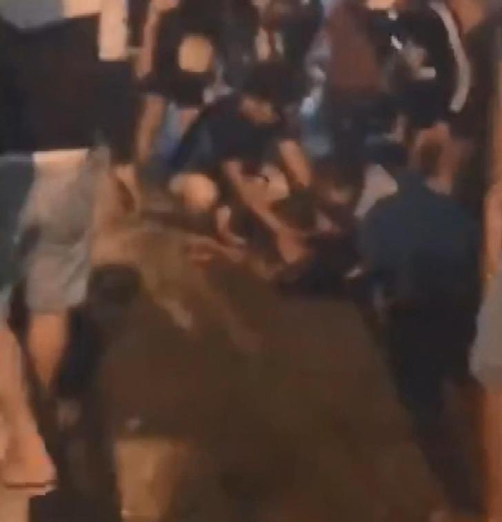 Yanan mağazada can pazarı! Kurtulmak için aşağı atladılar G4