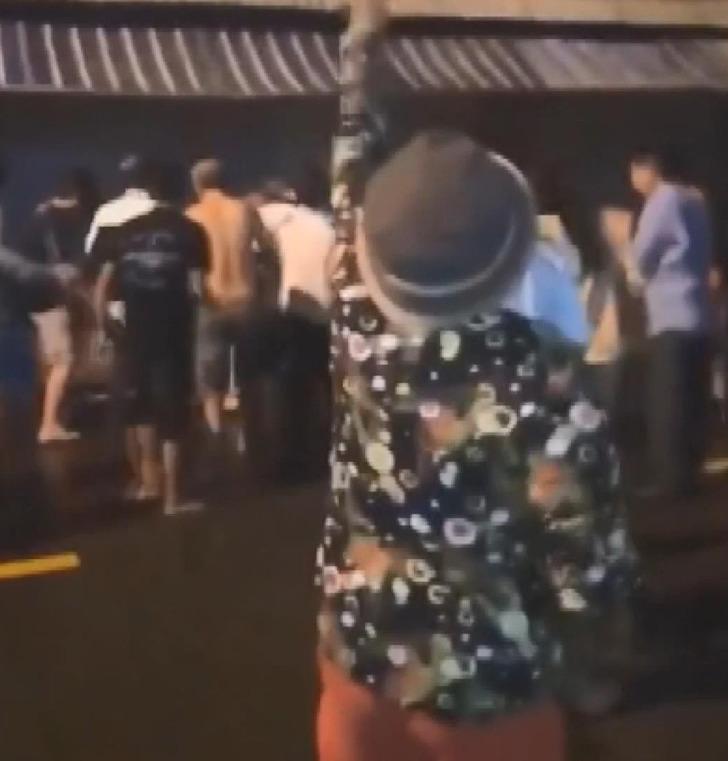 Yanan mağazada can pazarı! Kurtulmak için aşağı atladılar G5