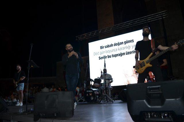 Didim’de 30 Ağustos coşkusu yürüyüş ve konserle taçlandırıldı