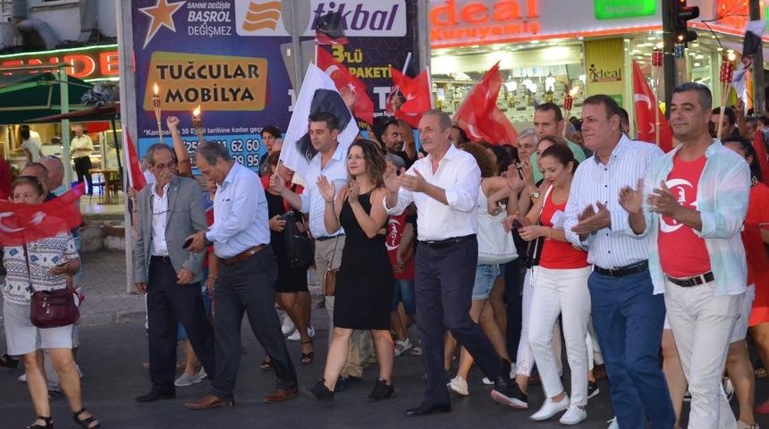 Didim&rsquo;de 30 Ağustos coşkusu y&uuml;r&uuml;y&uuml;ş ve konserle ta&ccedil;landırıldı