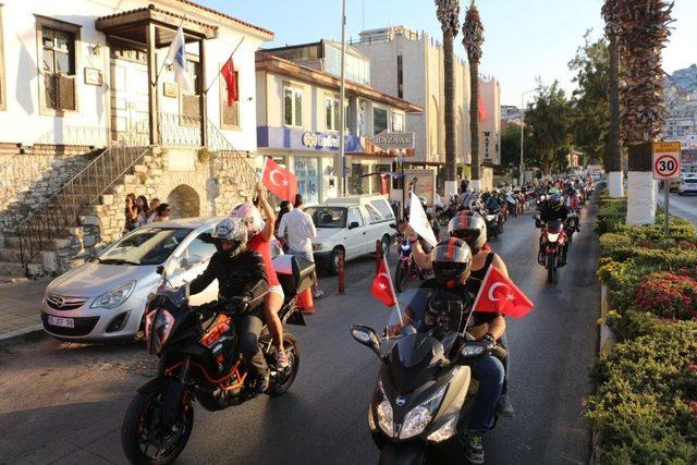 Kuşadası’nda Zafer Bayramı kutlamaları devam ediyor