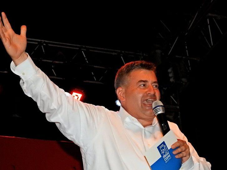 Çeşme’de Fener Alayında Meşaleler Yerine Cep Telefonu Işıkları Yandı G3