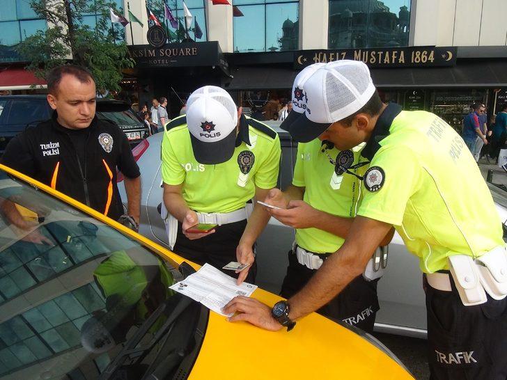 Taksim'de taksi sürücülerine uygulama G4