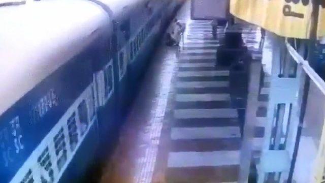 İstasyonda korku dolu anlar… Ayağı tren ile platform arasına sıkıştı