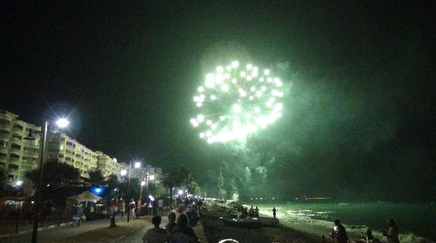 Mersin sahillerinde 30 Ağustos&rsquo;a &ouml;zel havai fişek g&ouml;sterileri