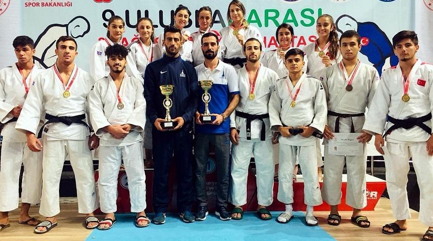 Judoda zirve İzmir B&uuml;y&uuml;kşehir Belediyesi&rsquo;nin