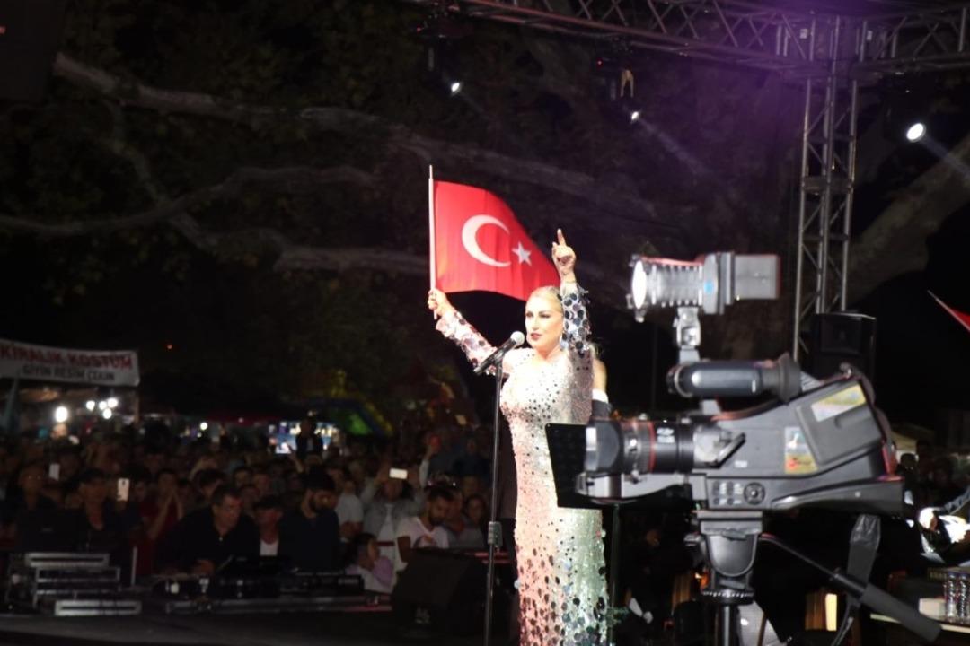 Simav&rsquo;da Muazzez Ersoy r&uuml;zgarı