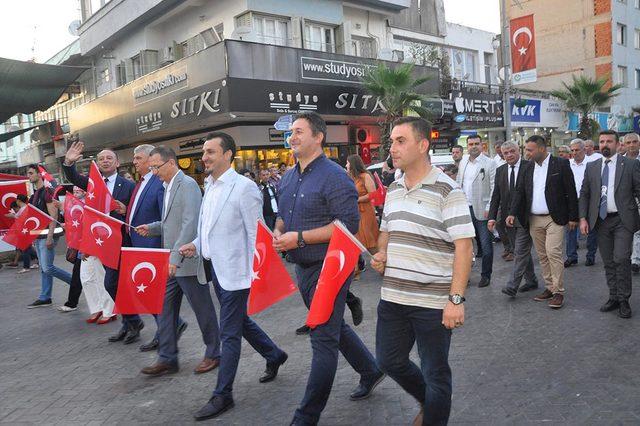 Turgutlu'da 97'nci yıl için 970 metrelik bayraklı yürüyüş