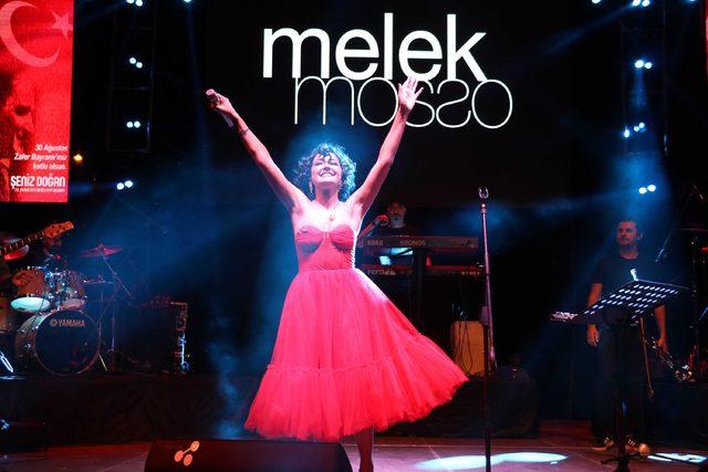 Denizli'de 30 Ağustos için yürüyüş ve Melek Mosso konseri