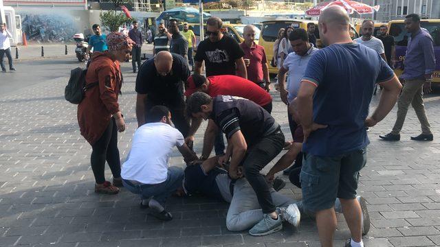 Taksim'de dolandırıcıya polis çelmesi