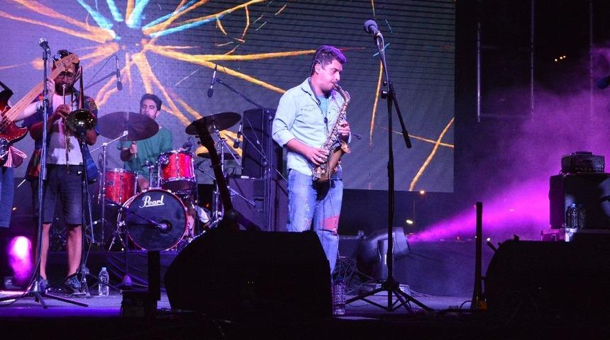 Pinhani L&uuml;leburgaz&rsquo;da konser verdi